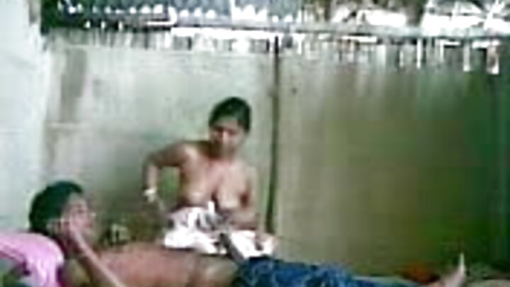 રશિયન શિક્ષિકા તેના વિદ્યાર્થીઓને ચોદે છે
