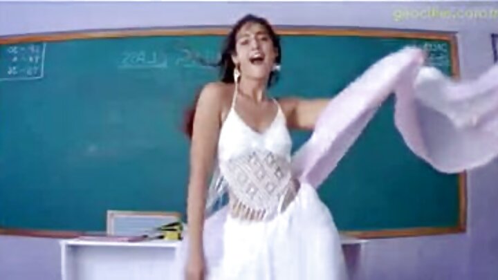 ત્રણ છોકરીઓ સાથે હોટ પીઓવી પોર્ન
